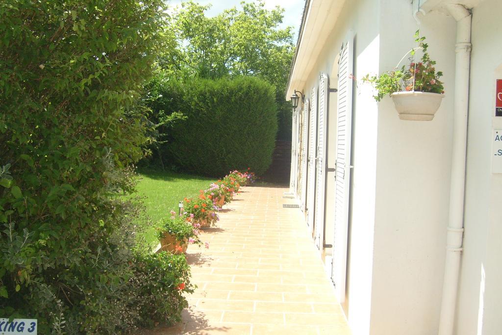 Chambres D'Hotes D'Evelyne Pluneret Exterior foto